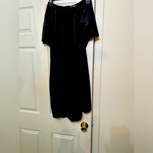 Black stretchy short jumper velvet